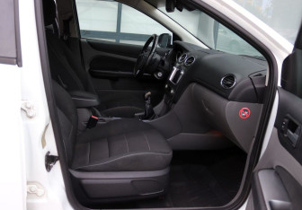 Подержанный автомобиль Ford Focus Hatchback 2010 года (13 фото)