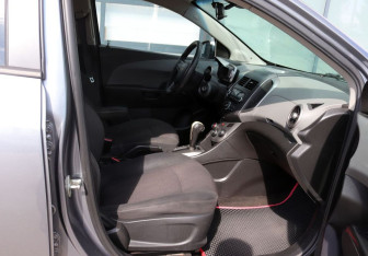 Подержанный автомобиль Chevrolet Aveo Sedan 2013 года (10 фото)