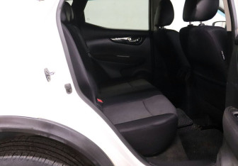 Подержанный автомобиль Nissan Qashqai 2017 года (12 фото)