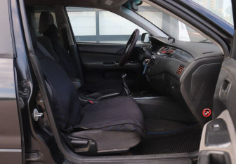 Подержанный автомобиль Mitsubishi Lancer Sedan 2004 года (12 фото)