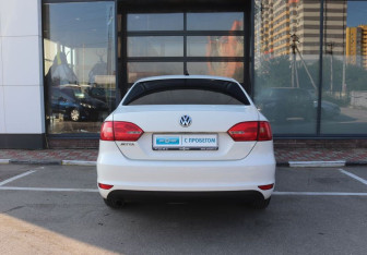 Подержанный автомобиль Volkswagen Jetta Sedan 2012 года (4 фото)
