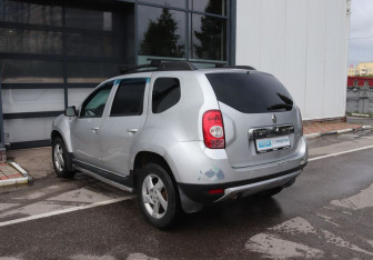 Подержанный автомобиль Renault Duster 2014 года (3 фото)