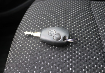 Подержанный автомобиль Renault Sandero 2012 года (16 фото)