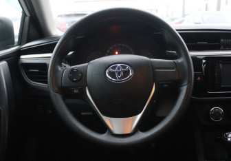 Подержанный автомобиль Toyota Corolla Sedan 2014 года (17 фото)