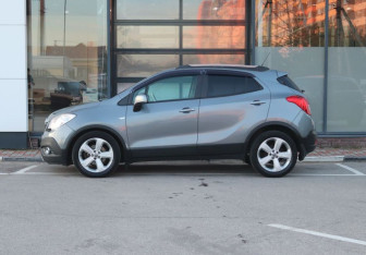 Подержанный автомобиль Opel Mokka 2014 года (2 фото)