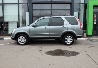 Подержанный автомобиль Honda CR-V 2005 года (2 фото)