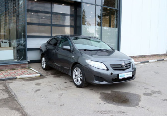 Подержанный автомобиль Toyota Corolla Sedan 2008 года (7 фото)