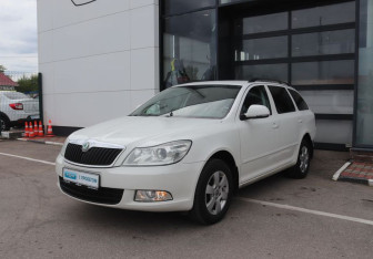 Подержанный автомобиль Skoda Octavia Wagon 2012 года (1 фото)