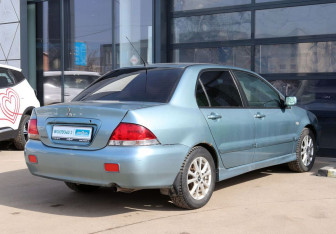 Подержанный автомобиль Mitsubishi Lancer Sedan 2007 года (5 фото)