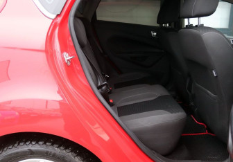 Подержанный автомобиль Ford Fiesta Hatchback 2016 года (12 фото)