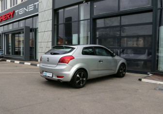 Подержанный автомобиль Kia Ceed Hatchback 2009 года (5 фото)