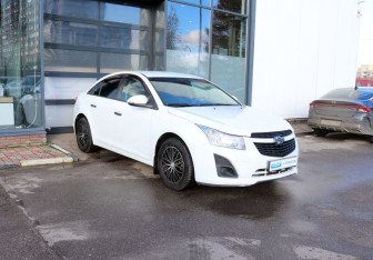 Подержанный автомобиль Chevrolet Cruze Sedan 2014 года (7 фото)