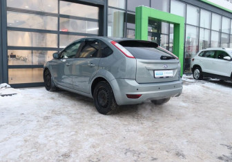 Подержанный автомобиль Ford Focus Hatchback 2009 года (3 фото)