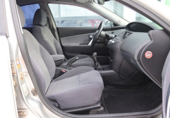 Подержанный автомобиль Nissan Primera Sedan 2005 года (12 фото)