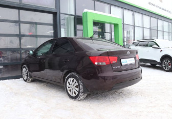 Подержанный автомобиль Kia Cerato Sedan 2010 года (3 фото)