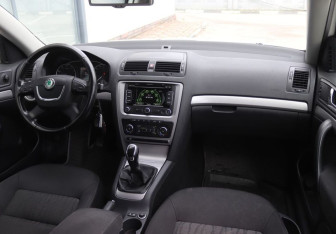 Подержанный автомобиль Skoda Octavia Wagon 2012 года (13 фото)
