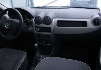 Подержанный автомобиль Renault Logan Sedan 2012 года (14 фото)