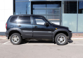 Подержанный автомобиль Chevrolet Niva 2011 года (6 фото)
