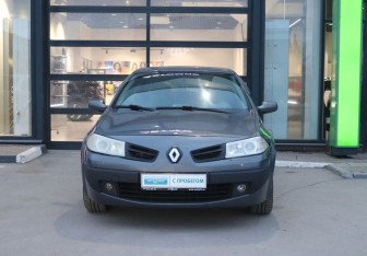 Подержанный автомобиль Renault Megane Sedan 2006 года (8 фото)