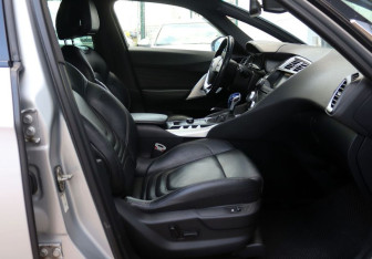 Подержанный автомобиль Citroen DS5 2012 года (13 фото)