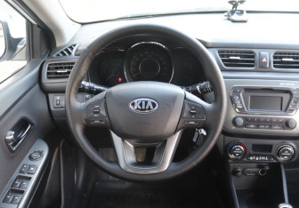 Подержанный автомобиль Kia Rio Sedan 2013 года (16 фото)