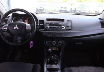 Подержанный автомобиль Mitsubishi Lancer Sedan 2007 года (14 фото)
