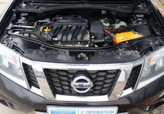 Подержанный автомобиль Nissan Terrano 2014 года (10 фото)