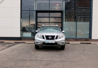 Подержанный автомобиль Nissan Terrano 2017 года (8 фото)