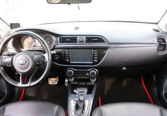 Подержанный автомобиль Kia Rio Sedan 2017 года (12 фото)
