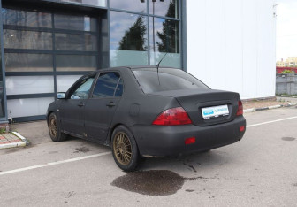 Подержанный автомобиль Mitsubishi Lancer Sedan 2005 года (3 фото)