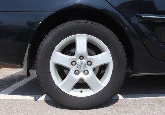 Подержанный автомобиль Toyota Camry Sedan 2005 года (10 фото)