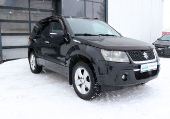 Подержанный автомобиль Suzuki Grand Vitara 2010 года (7 фото)