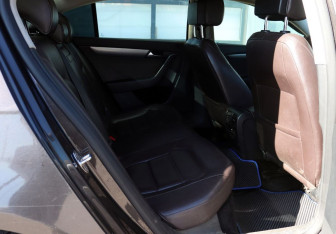 Подержанный автомобиль Volkswagen Passat Sedan 2011 года (11 фото)