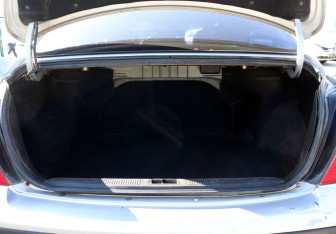 Подержанный автомобиль Hyundai Elantra Sedan 2004 года (10 фото)