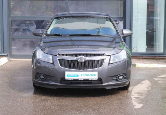Подержанный автомобиль Chevrolet Cruze Sedan 2011 года (8 фото)