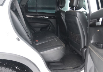 Подержанный автомобиль Kia Sorento 2010 года (11 фото)