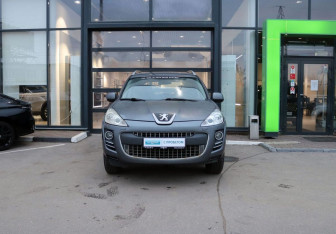 Подержанный автомобиль Peugeot 4007 2011 года (8 фото)
