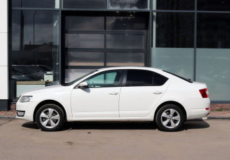 Подержанный автомобиль Skoda Octavia Liftback 2014 года (2 фото)