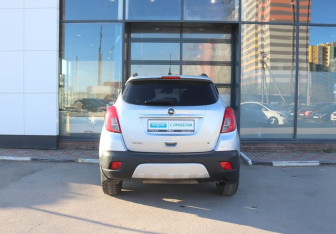 Подержанный автомобиль Opel Mokka 2013 года (4 фото)
