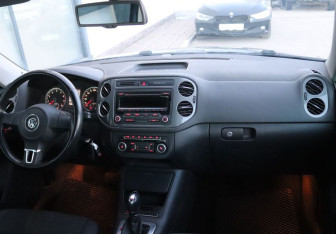 Подержанный автомобиль Volkswagen Tiguan 2012 года (14 фото)