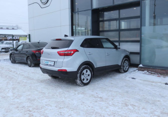 Подержанный автомобиль Hyundai Creta 2019 года (5 фото)