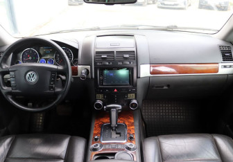 Подержанный автомобиль Volkswagen Touareg 2008 года (11 фото)