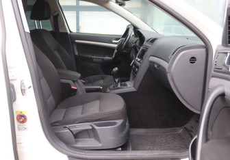 Подержанный автомобиль Skoda Octavia Wagon 2012 года (12 фото)