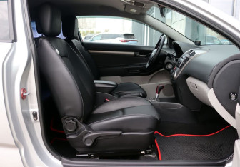 Подержанный автомобиль Kia Ceed Hatchback 2009 года (13 фото)