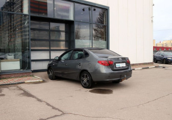Подержанный автомобиль Hyundai Elantra Sedan 2008 года (3 фото)