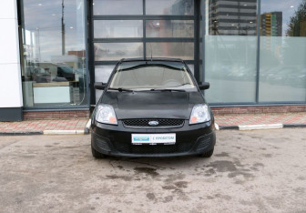 Подержанный автомобиль Ford Fiesta Hatchback 2008 года (8 фото)