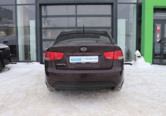 Подержанный автомобиль Kia Cerato Sedan 2010 года (4 фото)