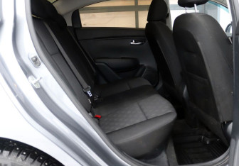 Подержанный автомобиль Kia Rio Sedan 2019 года (12 фото)