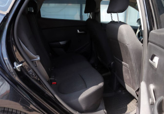 Подержанный автомобиль Kia Rio Hatchback 2016 года (12 фото)
