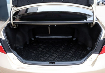 Подержанный автомобиль Toyota Camry Sedan 2013 года (11 фото)